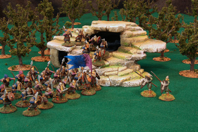 The dwarf scouts sound the alarm and the dwarf warband arrives